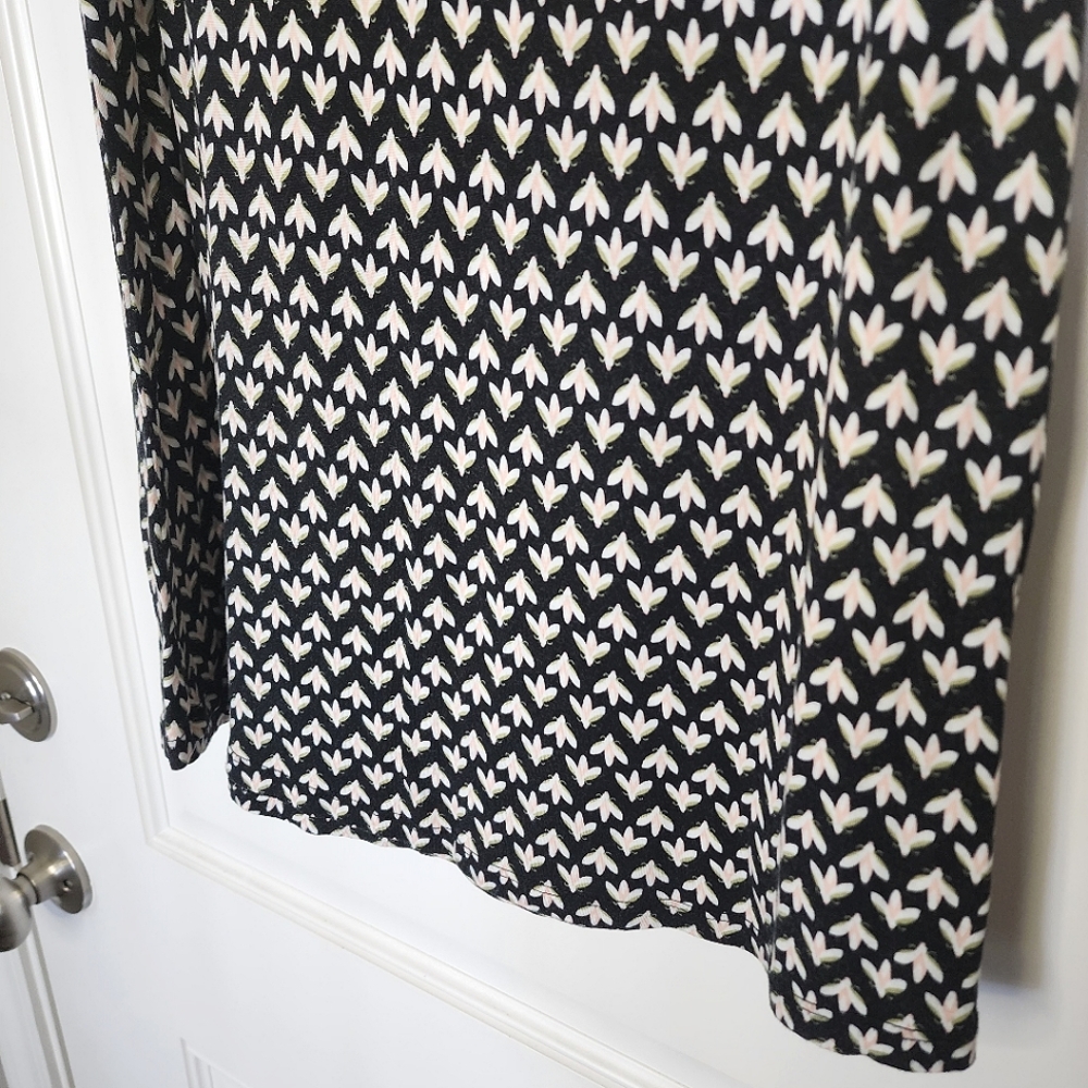 💥3/$30💥 LOFT Sleeveless Blouse - Picture 4 of 10